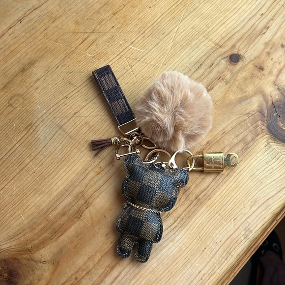 Louis Vuitton Lock and Key with a unbranded Teddy Bear Keychain - Picture 4 of 5